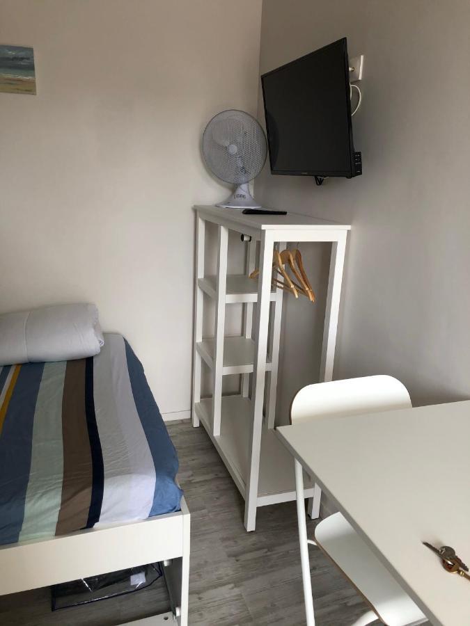 Joli Studio Meuble Proche De La Plage Вёль-ле-Роз Экстерьер фото